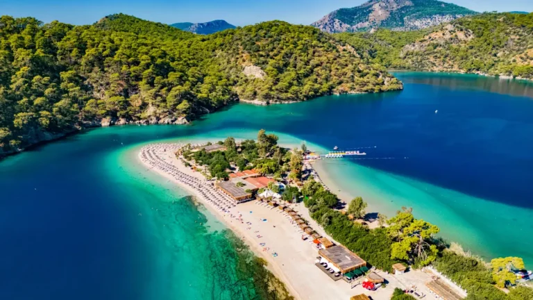 Ölüdeniz – Muğla (Fethiye): Türkiye’nin Cennet Köşesi 🌊🏝️