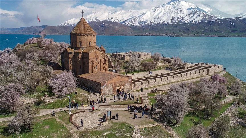 Van Gölü ve Akdamar Adası