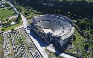 Perge Antik Kenti – Antalya | Roma Döneminin İzinde Büyüleyici Bir Tarih Yolculuğu
