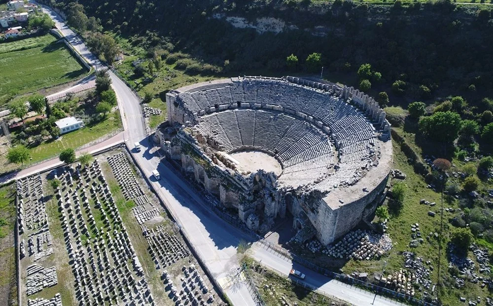 Perge Antik Kenti – Antalya | Roma Döneminin İzinde Büyüleyici Bir Tarih Yolculuğu