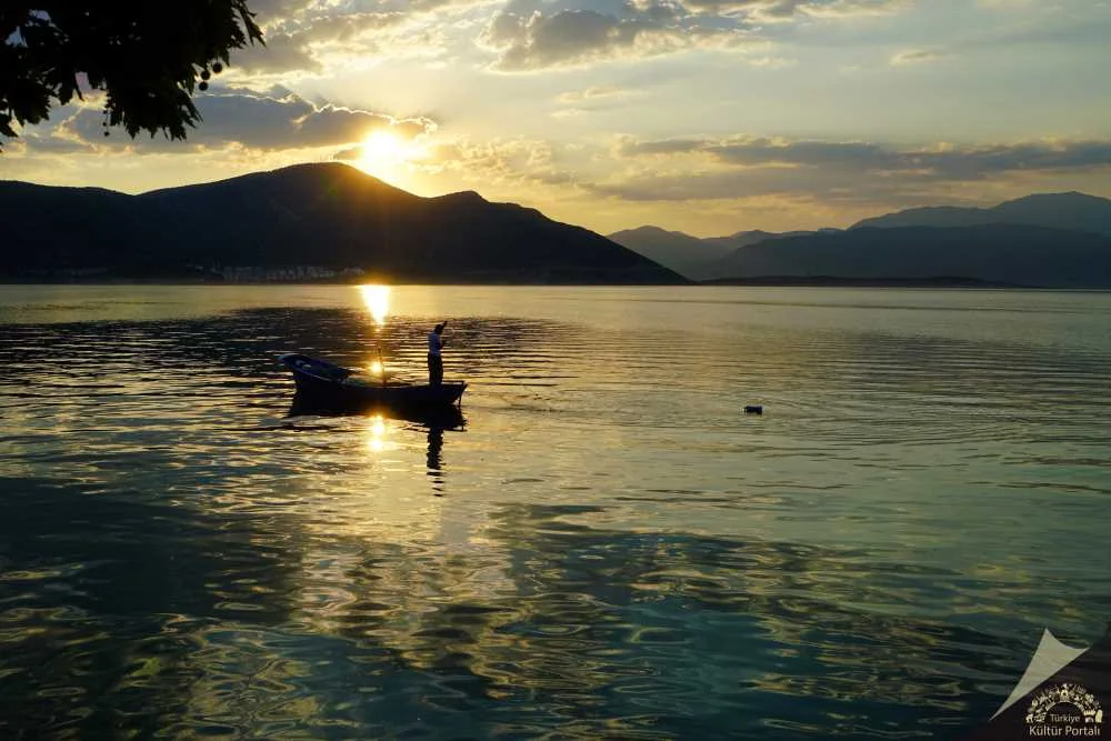 Eğirdir Gölü – Isparta’nın Doğal Cenneti