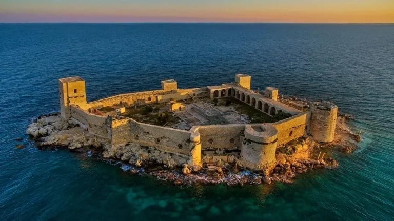 Kız Kalesi – Erdemli Mersin’in Denizdeki Tarihi Hazinesi