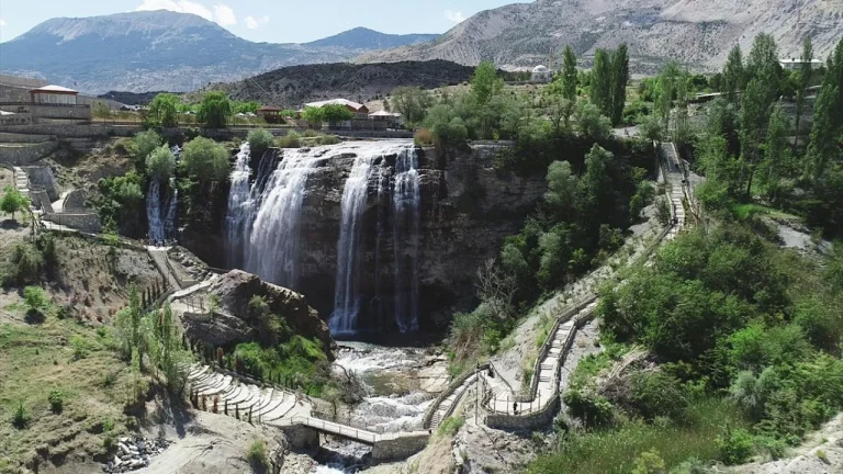 Tortum Şelalesi – Erzurum’un Doğa Harikası