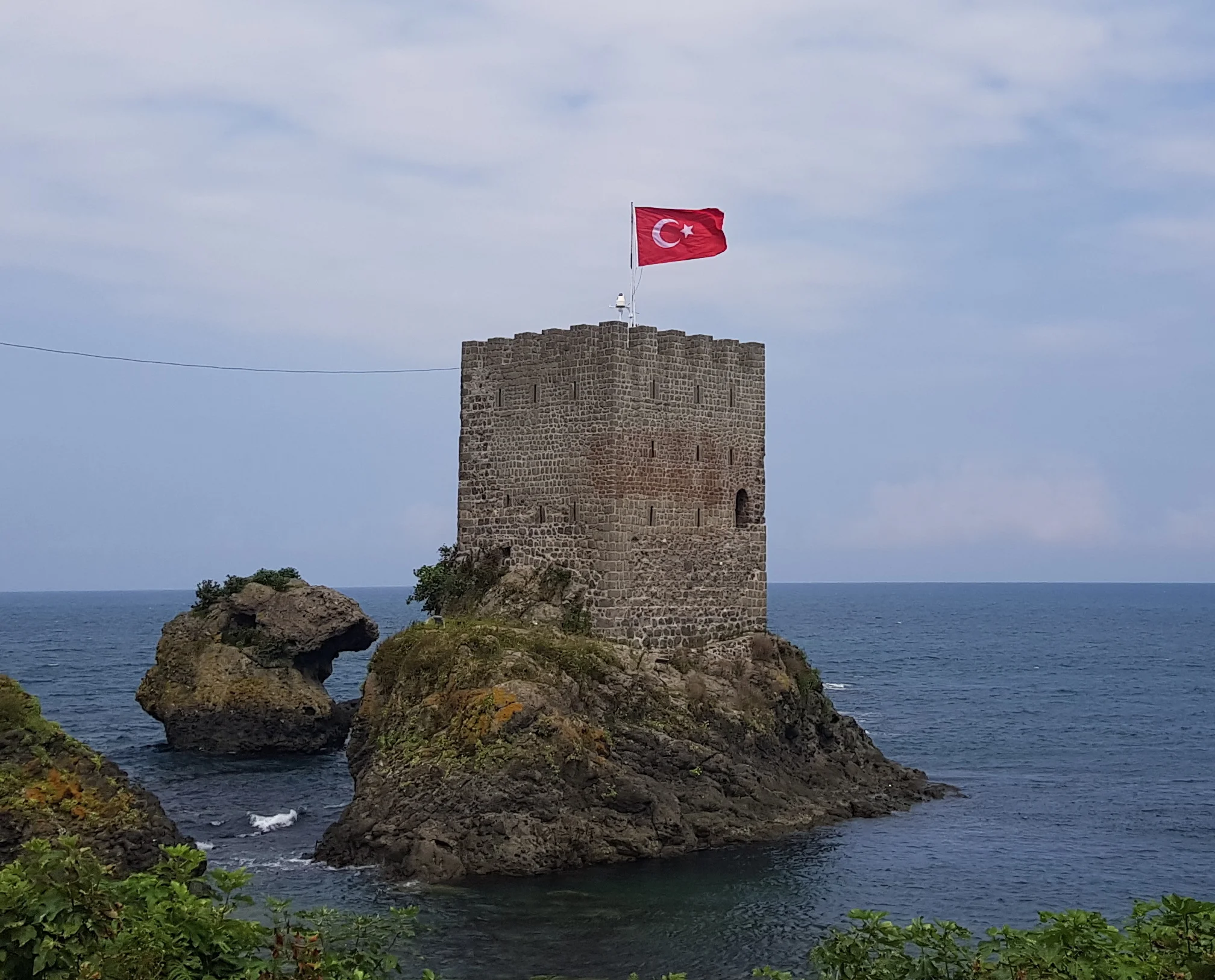 Rize Kız Kalesi: Ziyaret Bilgileri, Tarihi ve Manzarası